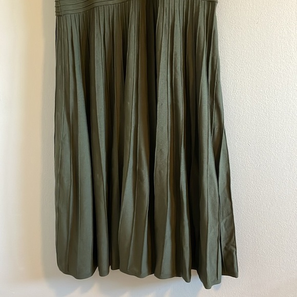 The Fold London Midi Pleated Dress Women’s Size Large Stretch Olive‎ Green - Picture 3 of 8